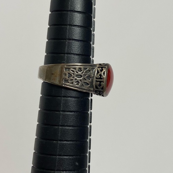 Silpada Sterling Silver Ring with red stone in center Size 8 - Picture 4 of 8